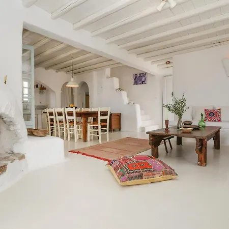 The House In The Field Villa *
